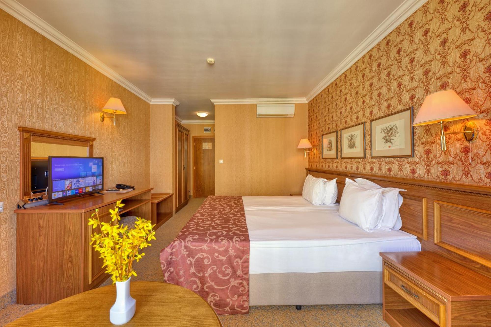 Hotel Club Central Chisarja Exteriér fotografie