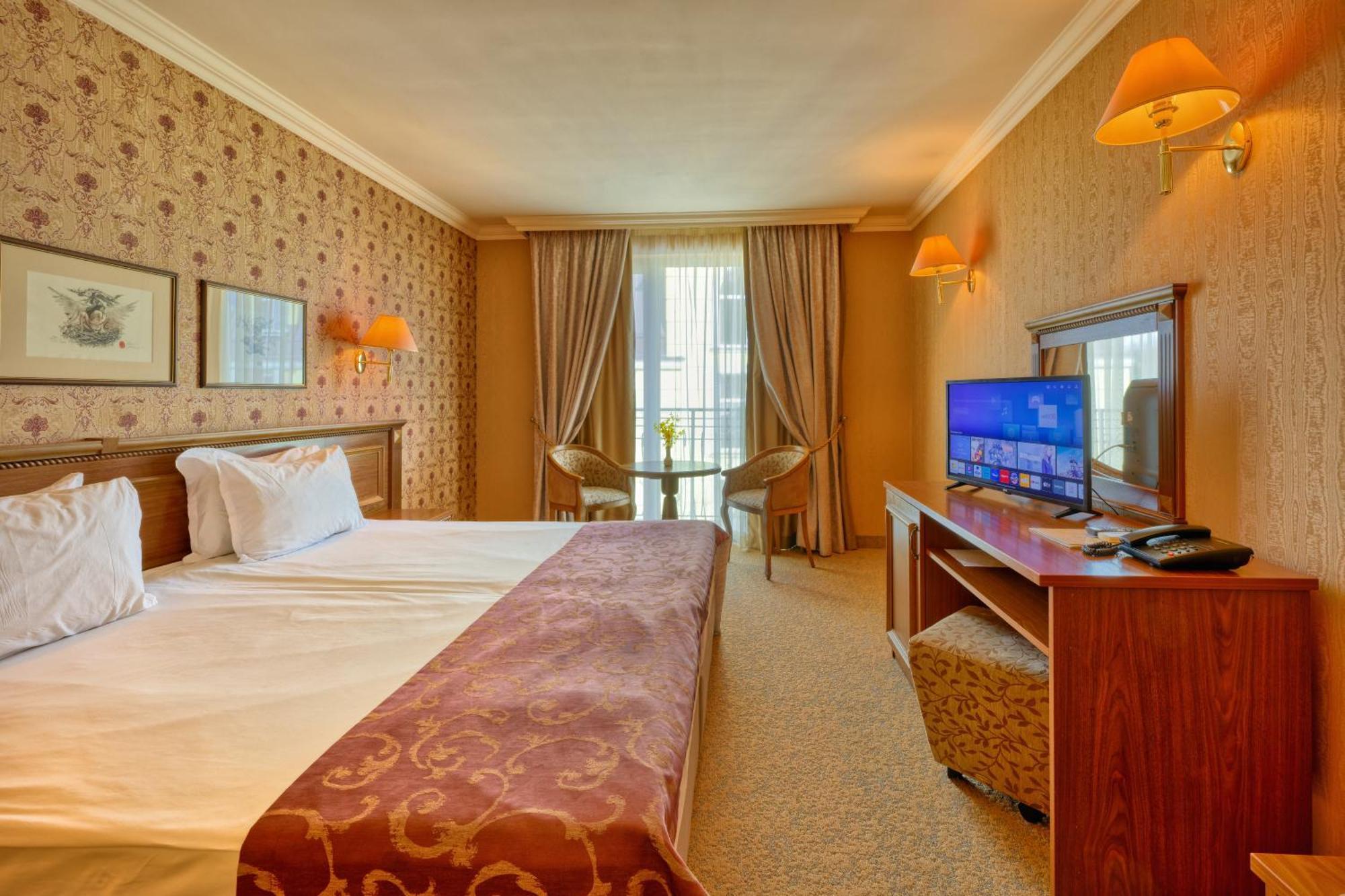 Hotel Club Central Chisarja Exteriér fotografie