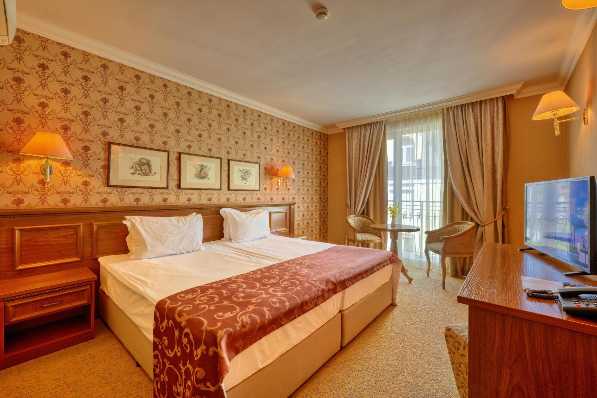 Hotel Club Central Chisarja Exteriér fotografie