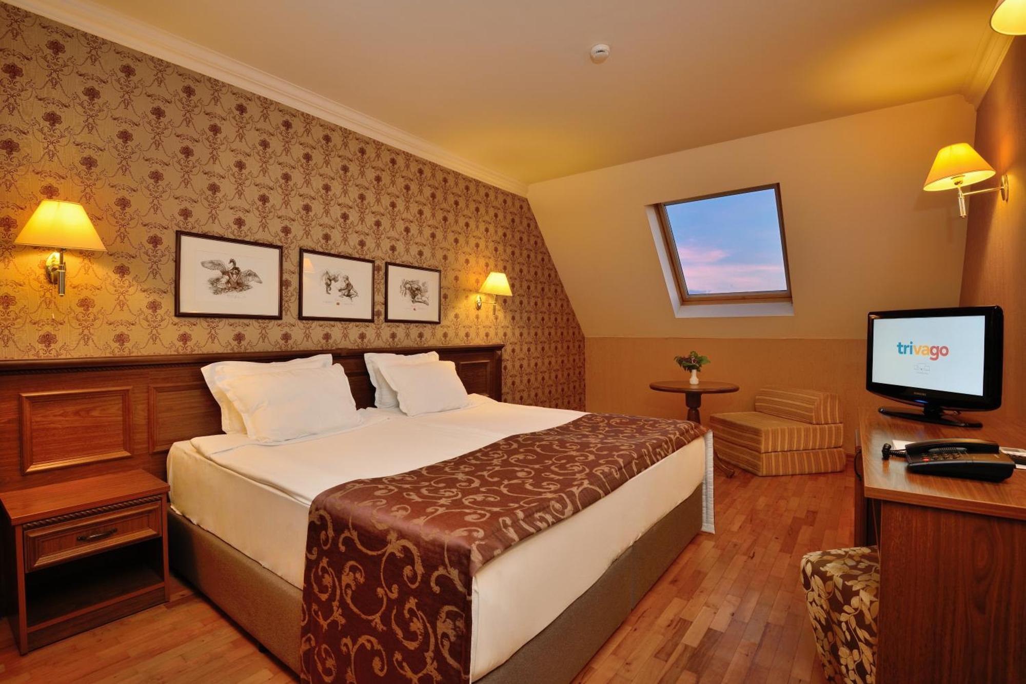 Hotel Club Central Chisarja Exteriér fotografie