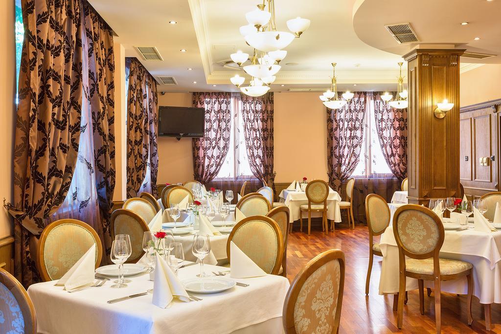 Hotel Club Central Chisarja Exteriér fotografie