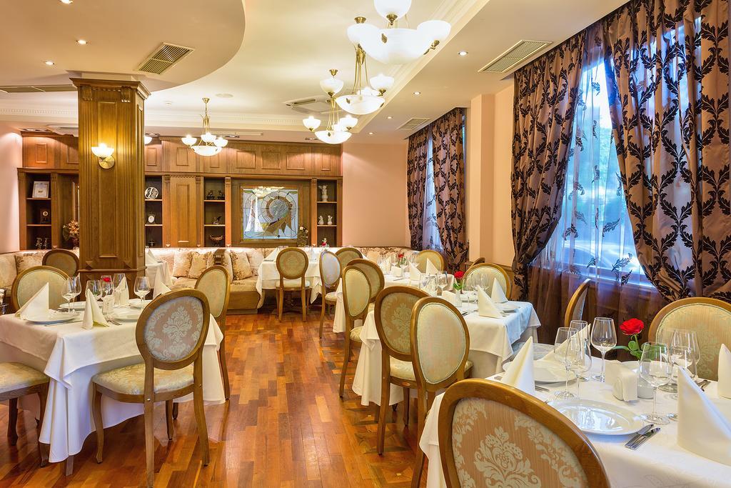 Hotel Club Central Chisarja Exteriér fotografie
