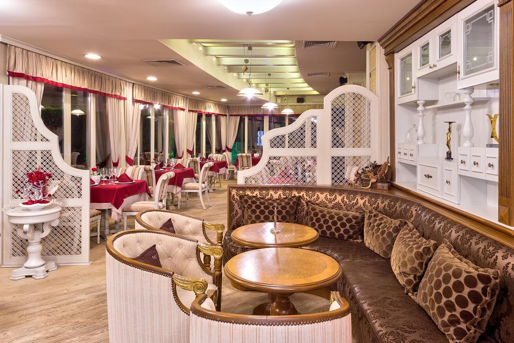 Hotel Club Central Chisarja Exteriér fotografie