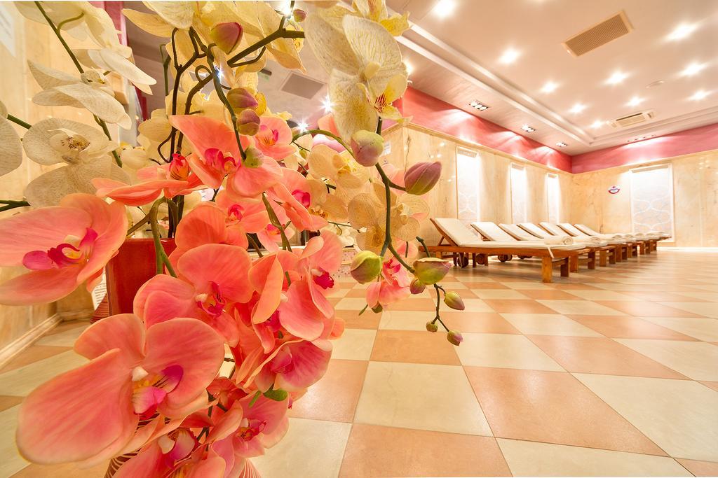 Hotel Club Central Chisarja Exteriér fotografie