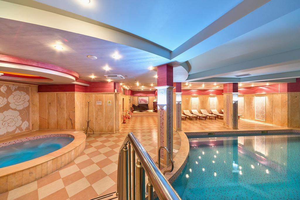 Hotel Club Central Chisarja Exteriér fotografie