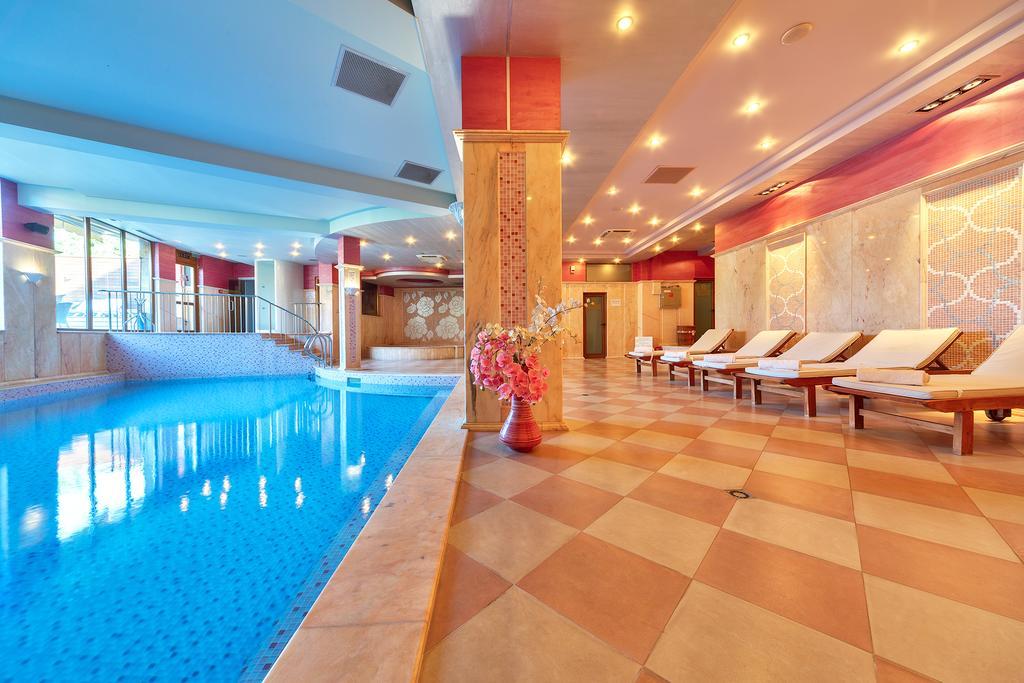 Hotel Club Central Chisarja Exteriér fotografie