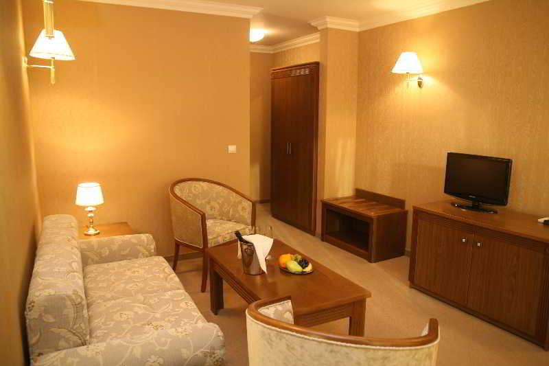 Hotel Club Central Chisarja Exteriér fotografie