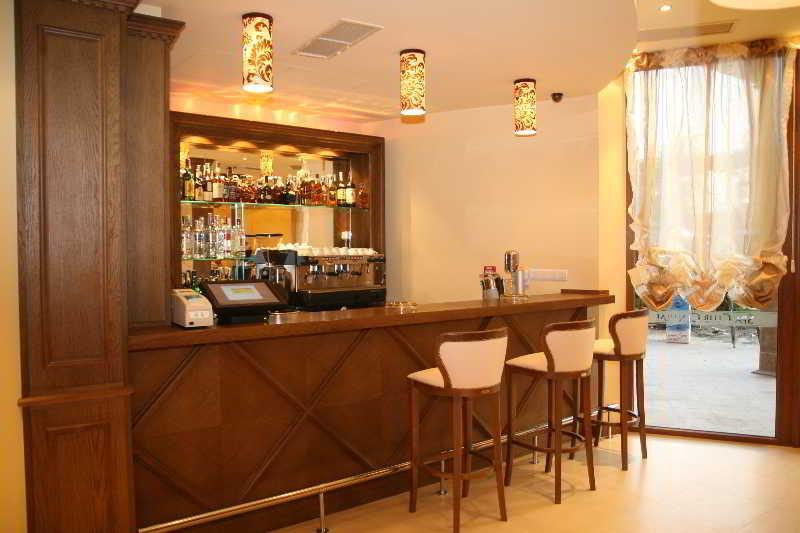 Hotel Club Central Chisarja Exteriér fotografie