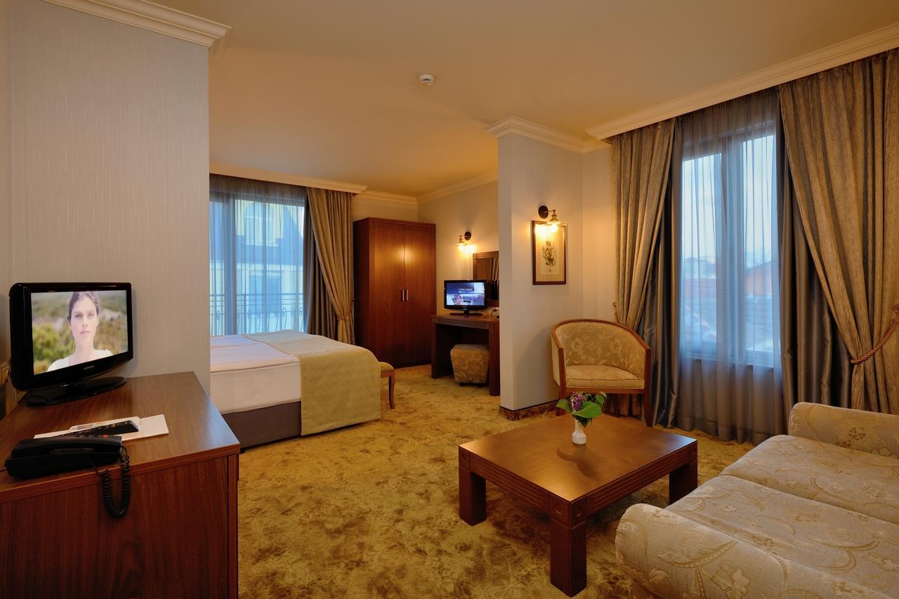 Hotel Club Central Chisarja Exteriér fotografie