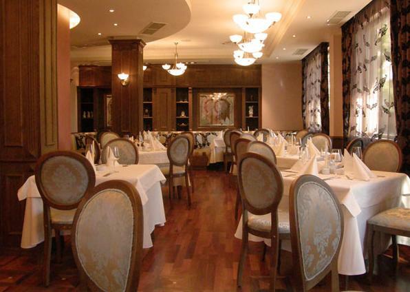Hotel Club Central Chisarja Exteriér fotografie